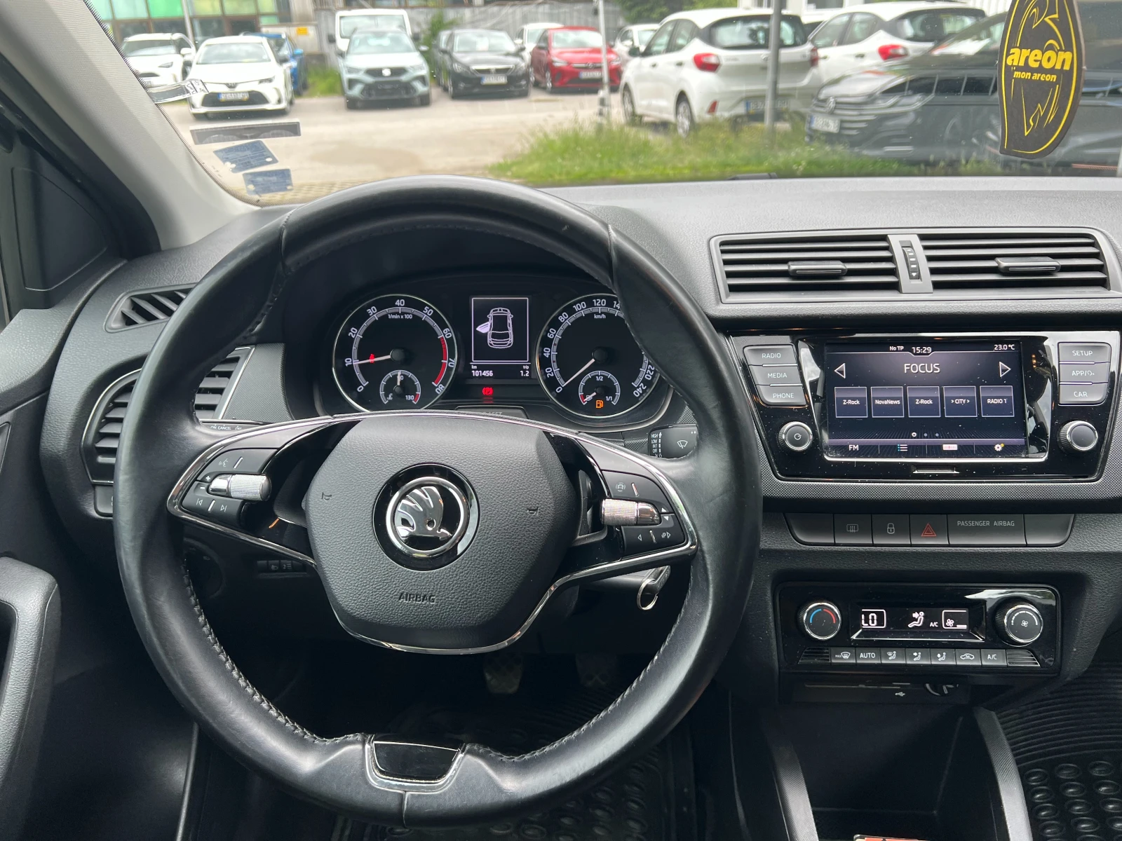 Skoda Fabia 1.0 MPI, снимка 9 - Автомобили и джипове - 54608224