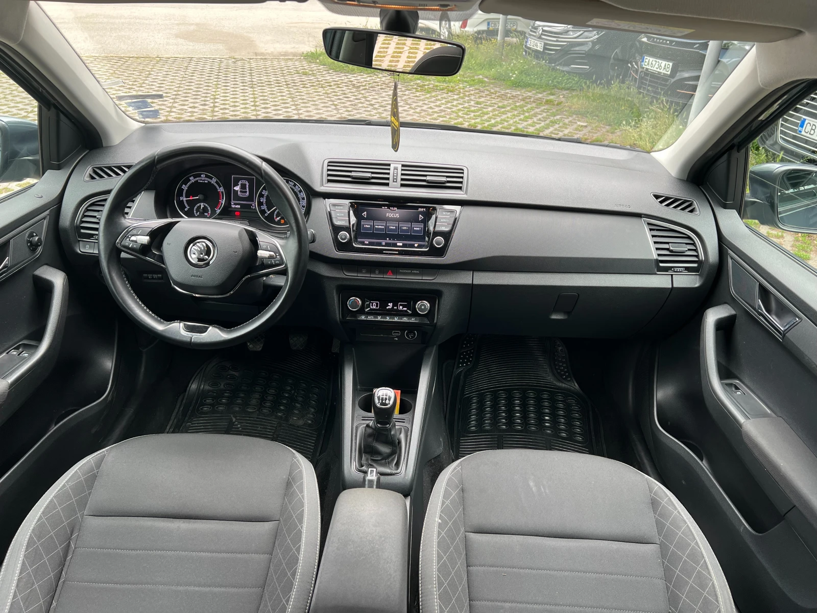 Skoda Fabia 1.0 MPI, снимка 8 - Автомобили и джипове - 54608224