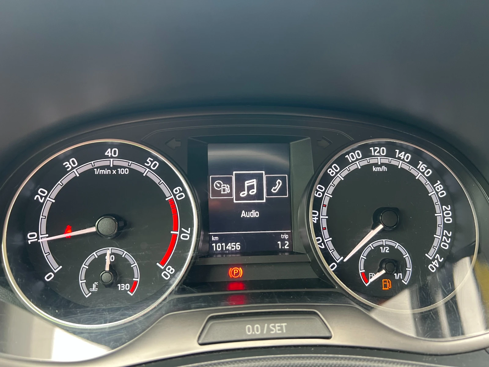 Skoda Fabia 1.0 MPI, снимка 10 - Автомобили и джипове - 54608224