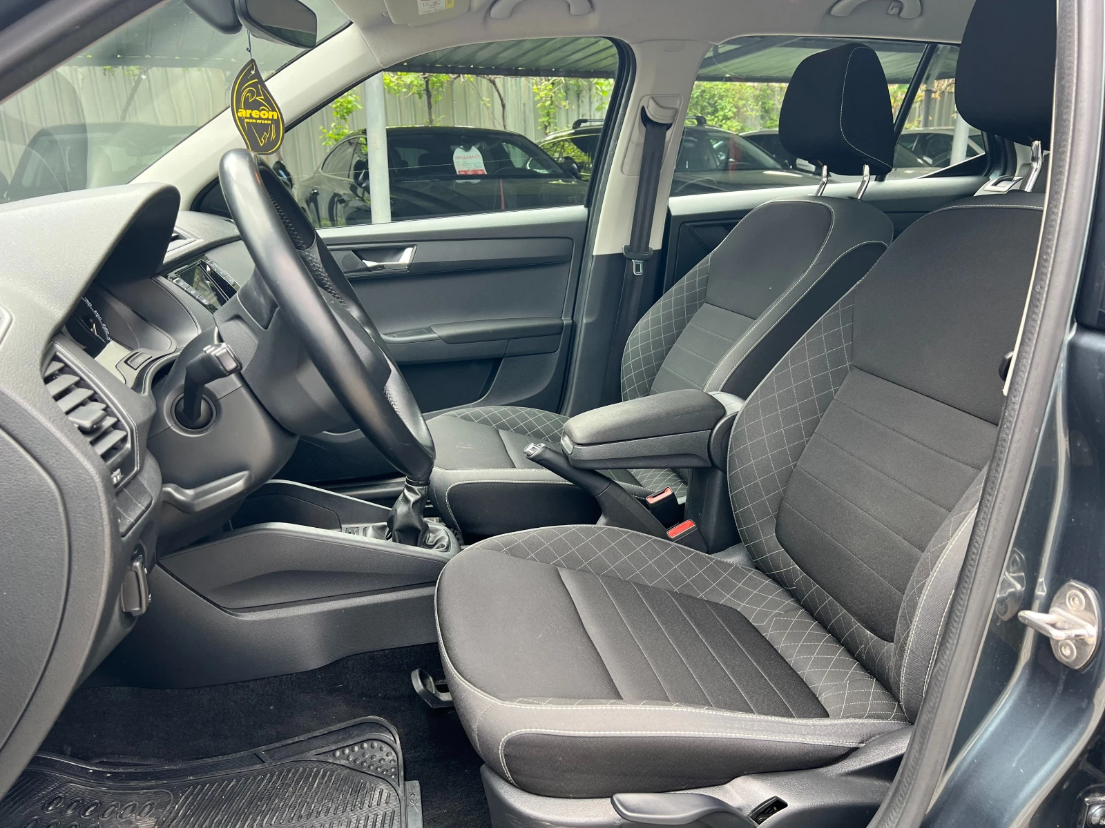 Skoda Fabia 1.0 MPI, снимка 11 - Автомобили и джипове - 54608224