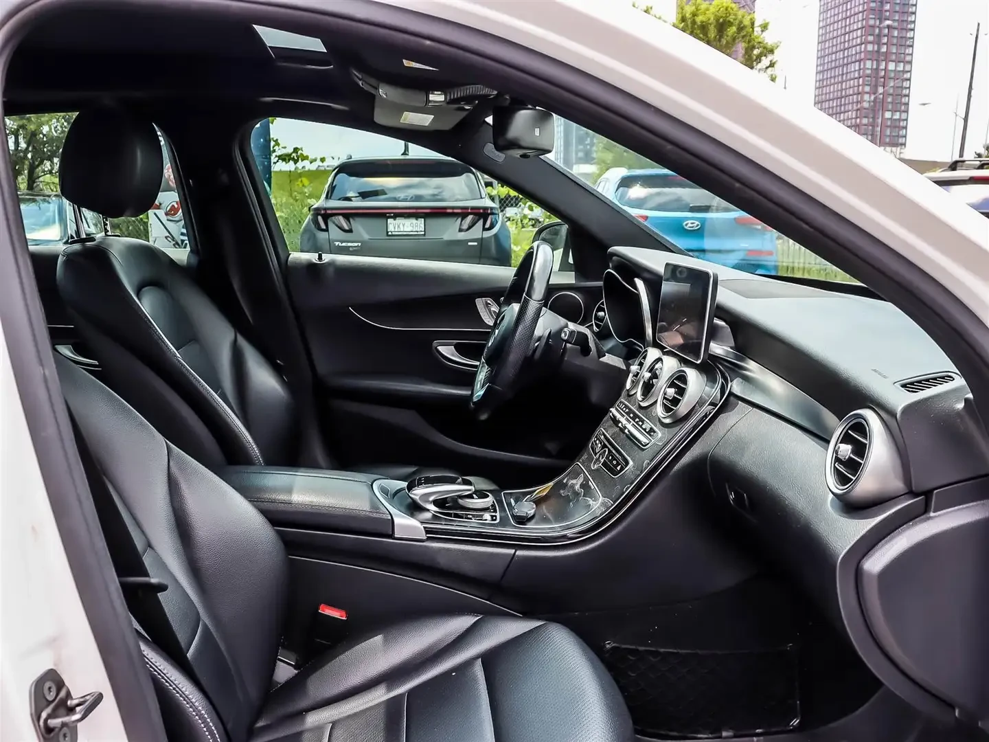 Mercedes-Benz C 300 4MATIC/AMG LINE/PANORAMA/360CAM/BURMESTER, снимка 9 - Автомобили и джипове - 55265637