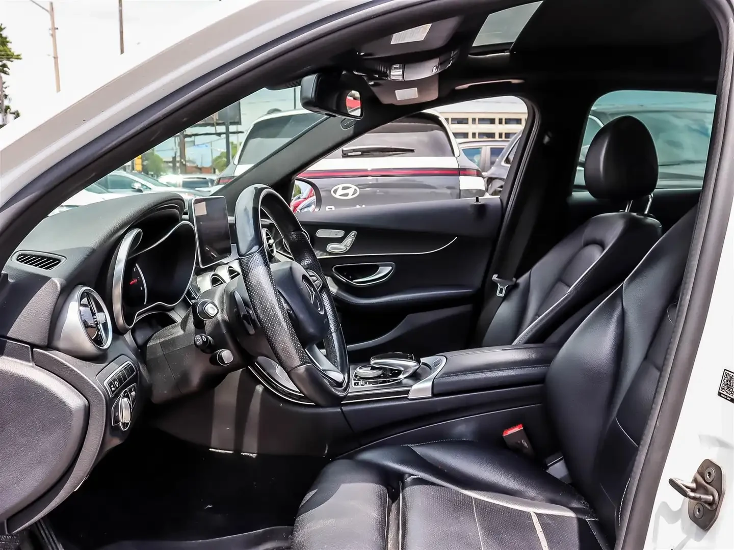 Mercedes-Benz C 300 4MATIC/AMG LINE/PANORAMA/360CAM/BURMESTER, снимка 6 - Автомобили и джипове - 55265637