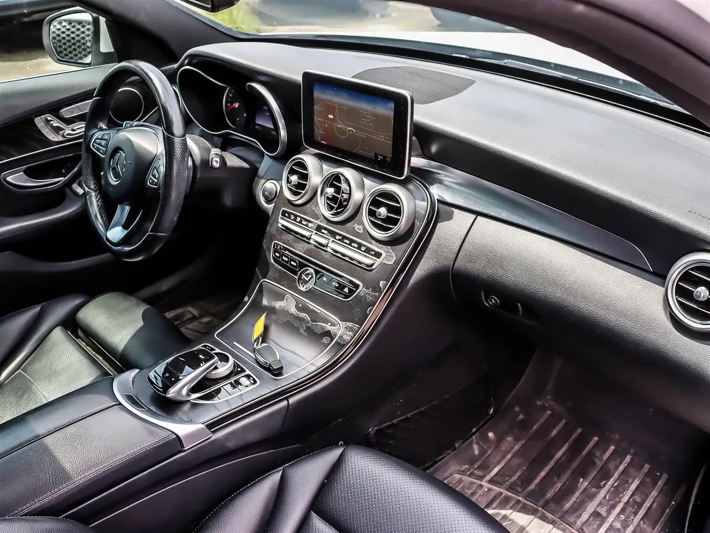 Mercedes-Benz C 300 4MATIC/AMG LINE/PANORAMA/360CAM/BURMESTER, снимка 8 - Автомобили и джипове - 55265637