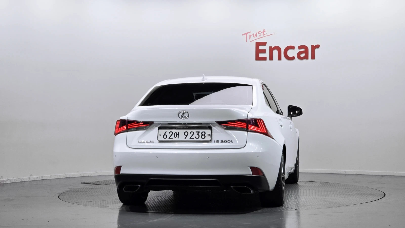 Lexus IS F-Sport* BLIND SPOT* ПОДГРЕВ ВОЛАН* ЛЮК* КРАЙНА ЦЕ, снимка 4 - Автомобили и джипове - 55349479