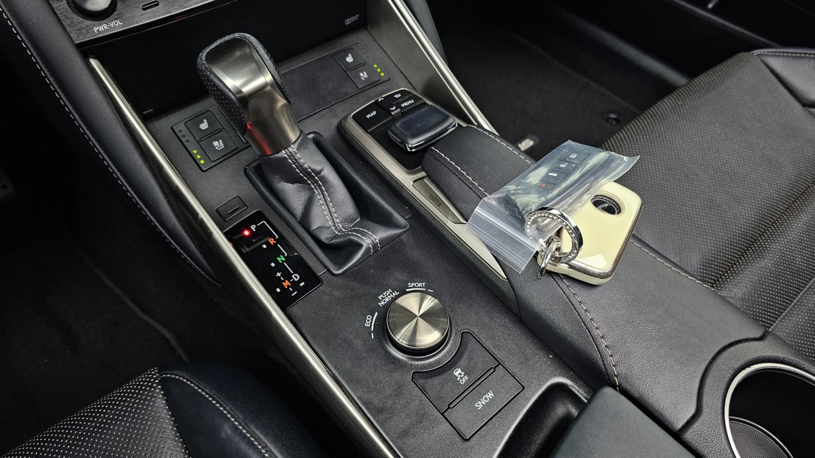 Lexus IS F-Sport* BLIND SPOT* ПОДГРЕВ ВОЛАН* ЛЮК* КРАЙНА ЦЕ, снимка 9 - Автомобили и джипове - 55349479