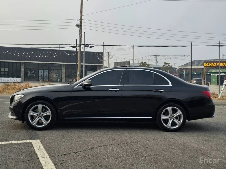 Mercedes-Benz E 220, снимка 3 - Автомобили и джипове - 55510518