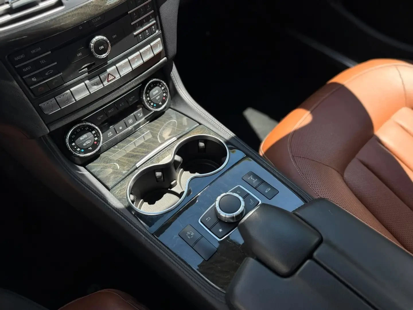 Mercedes-Benz CLS 55 * AMG* LED* CAMERA* Head up* KEYLESS* ПОДГРЕВ* , снимка 14 - Автомобили и джипове - 55587175