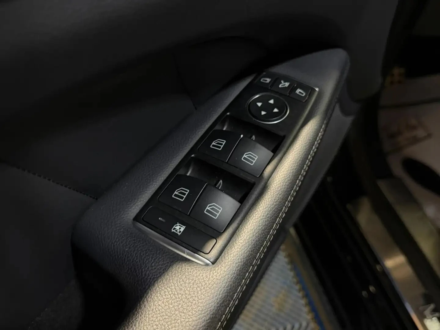 Mercedes-Benz CLS 55 * AMG* LED* CAMERA* Head up* KEYLESS* ПОДГРЕВ* , снимка 17 - Автомобили и джипове - 55587175