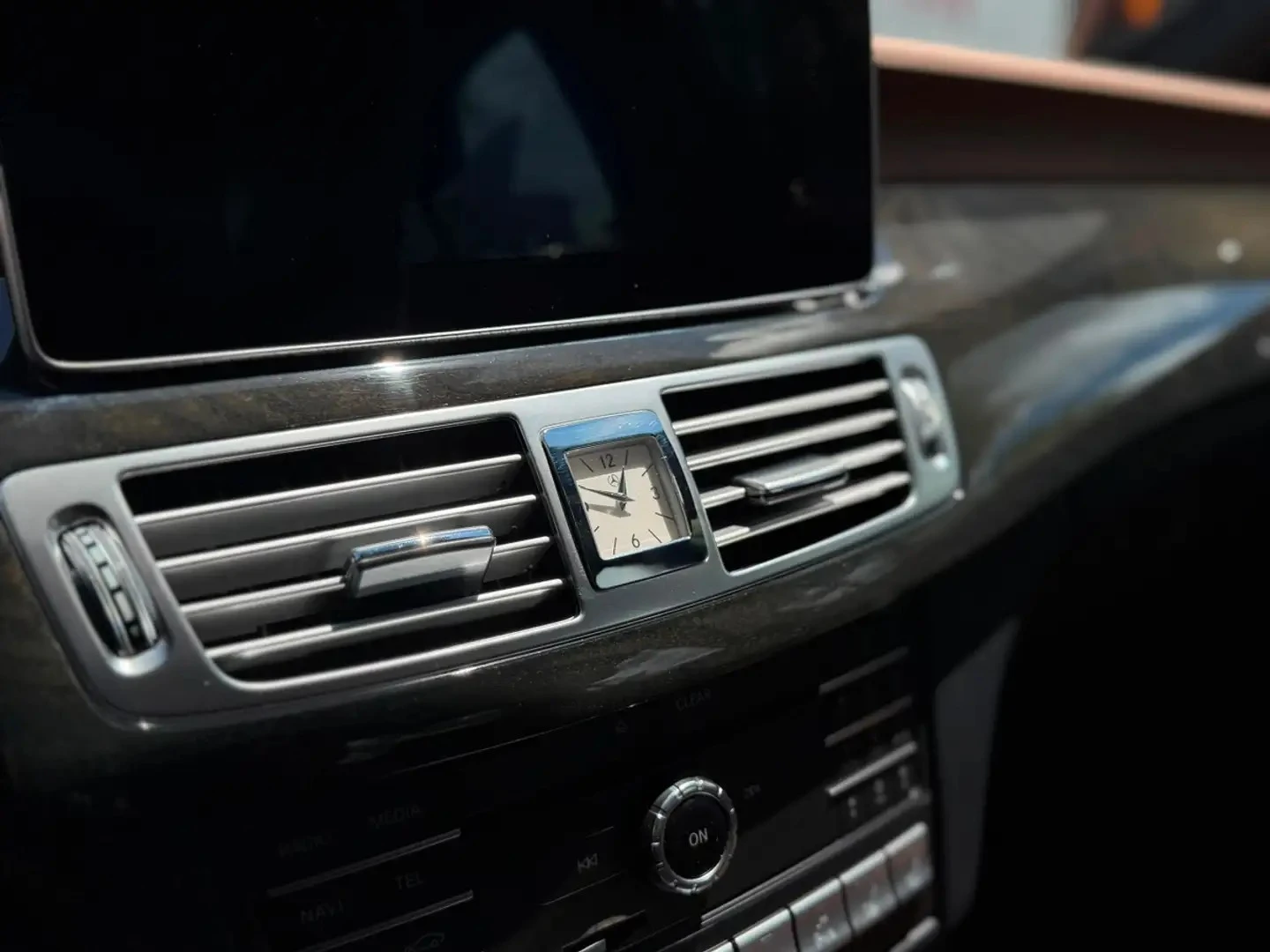 Mercedes-Benz CLS 55 * AMG* LED* CAMERA* Head up* KEYLESS* ПОДГРЕВ* , снимка 15 - Автомобили и джипове - 55587175