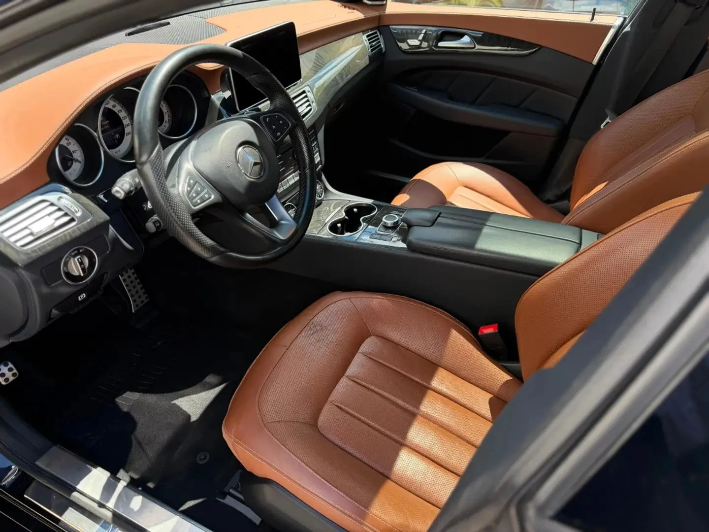 Mercedes-Benz CLS 55 * AMG* LED* CAMERA* Head up* KEYLESS* ПОДГРЕВ* , снимка 9 - Автомобили и джипове - 55587175