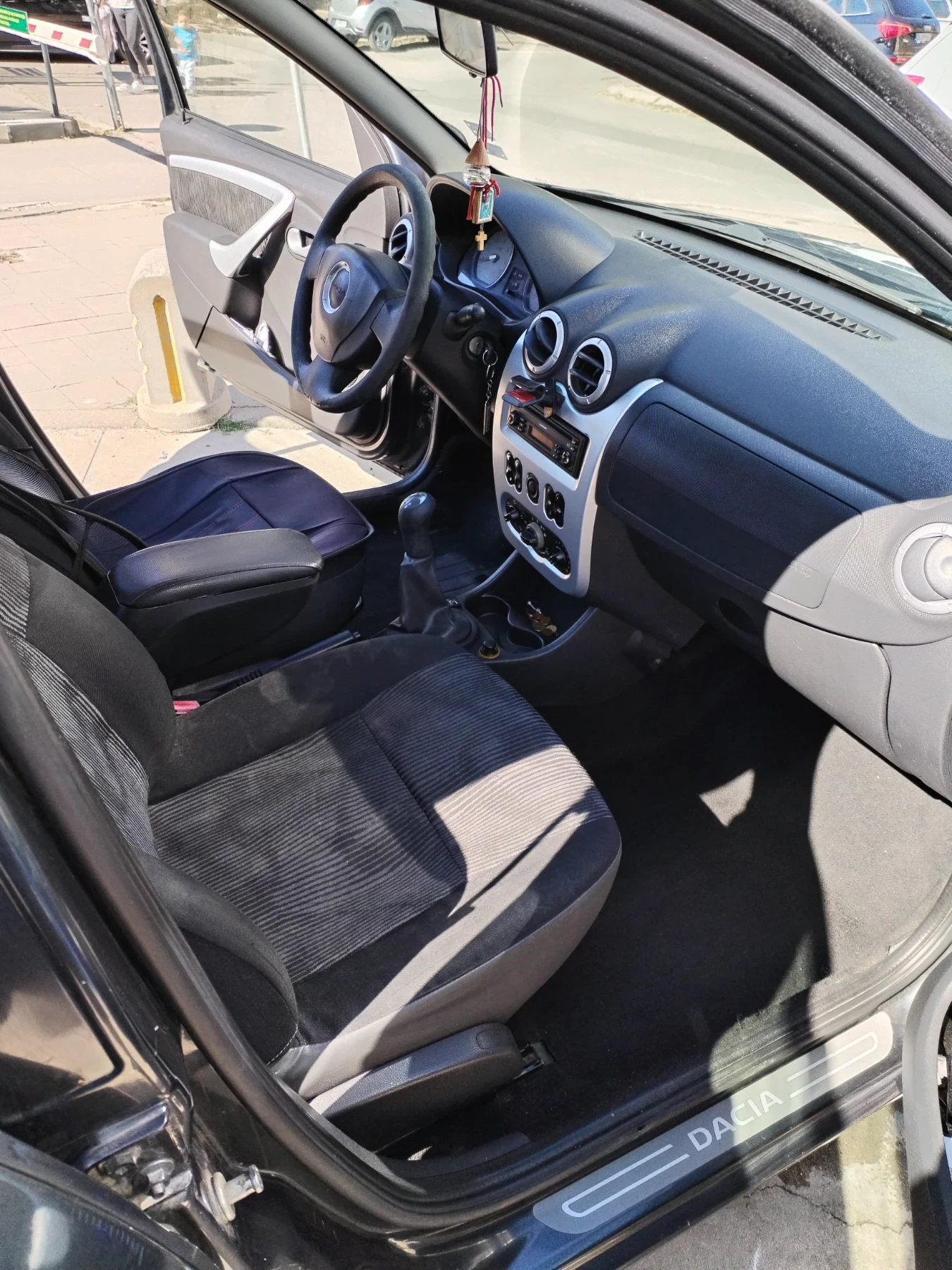 Dacia Sandero MPI , снимка 6 - Автомобили и джипове - 56113776