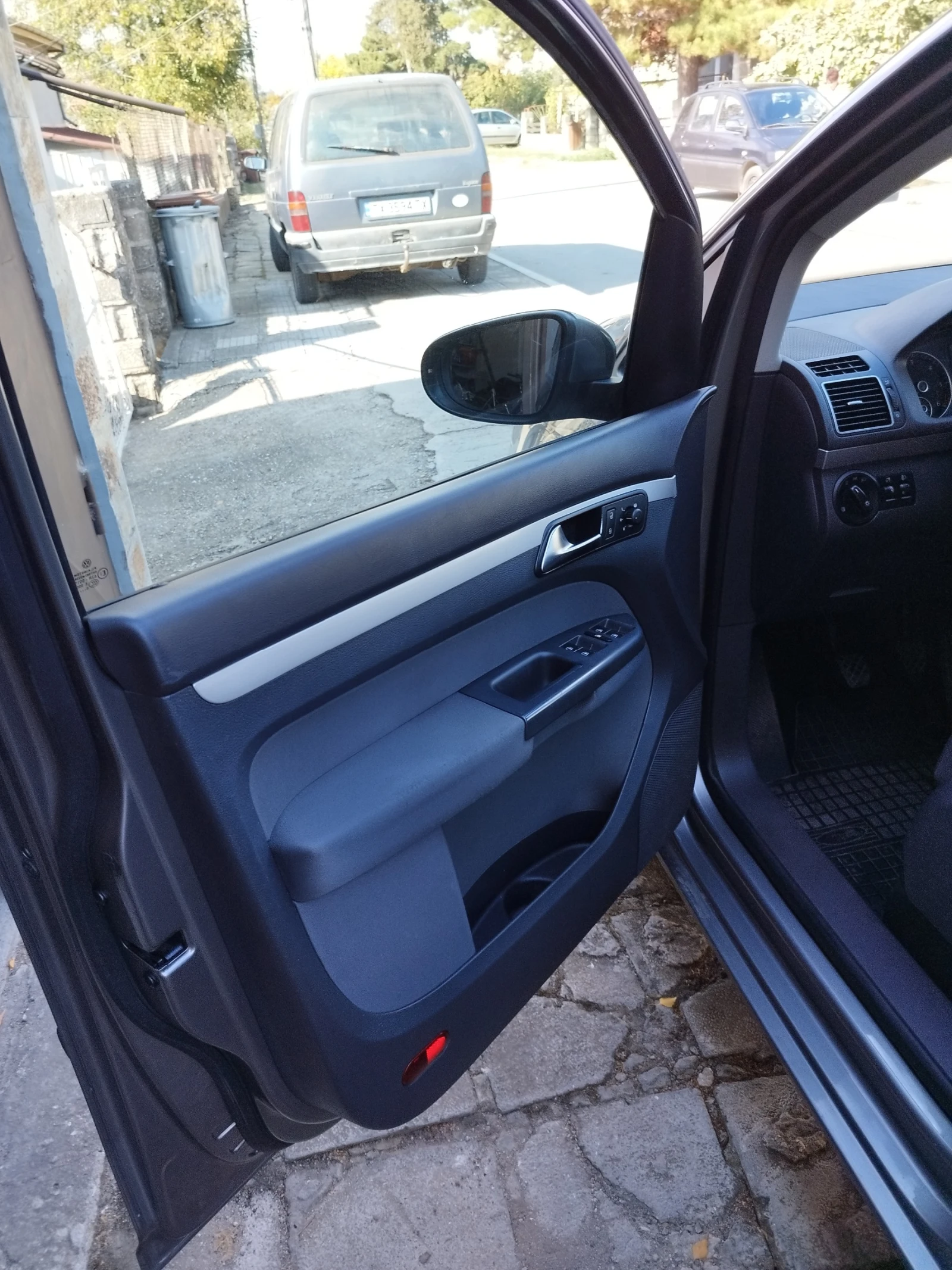 VW Touran, снимка 5 - Автомобили и джипове - 56155243