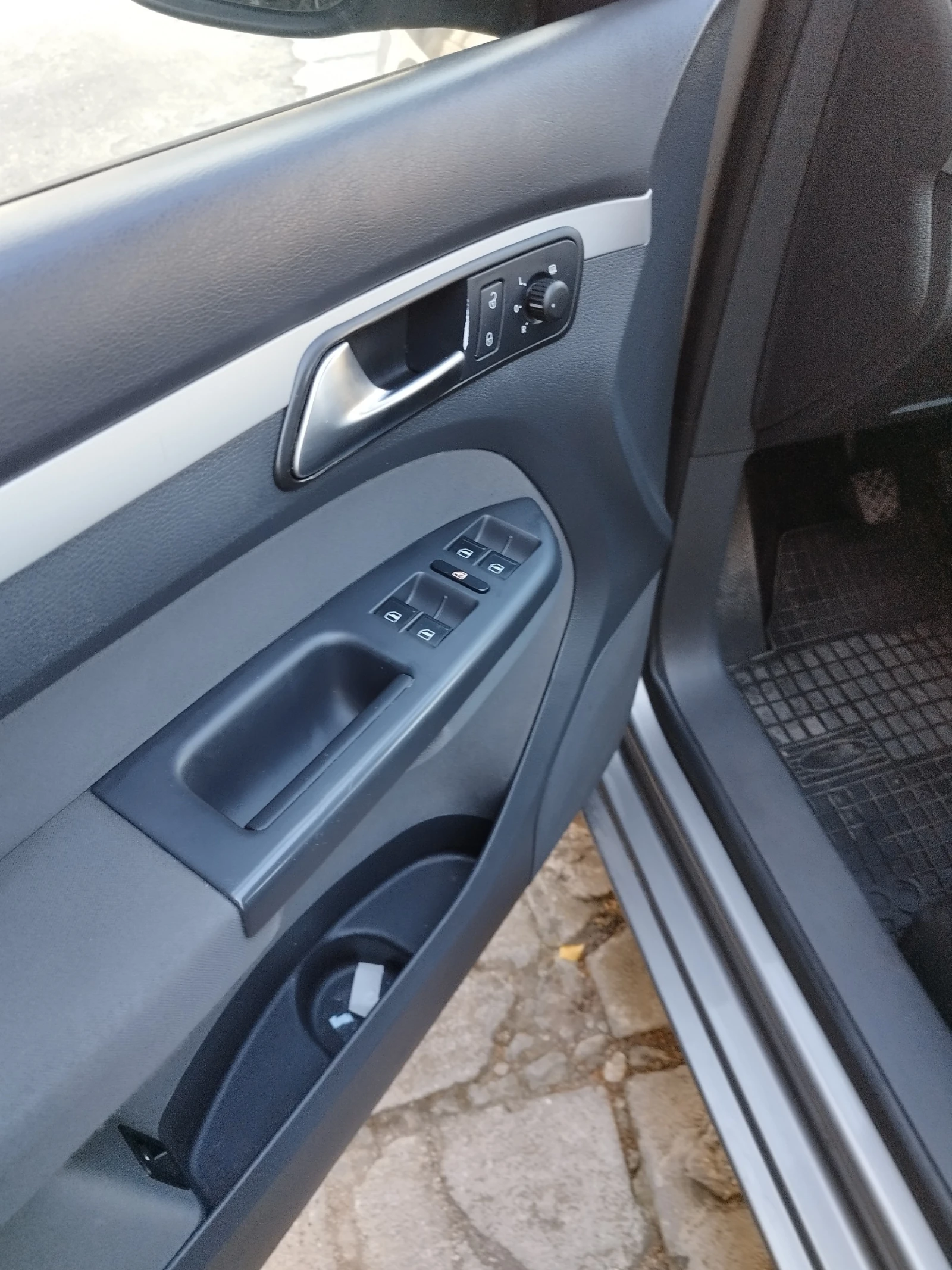 VW Touran, снимка 10 - Автомобили и джипове - 56155243