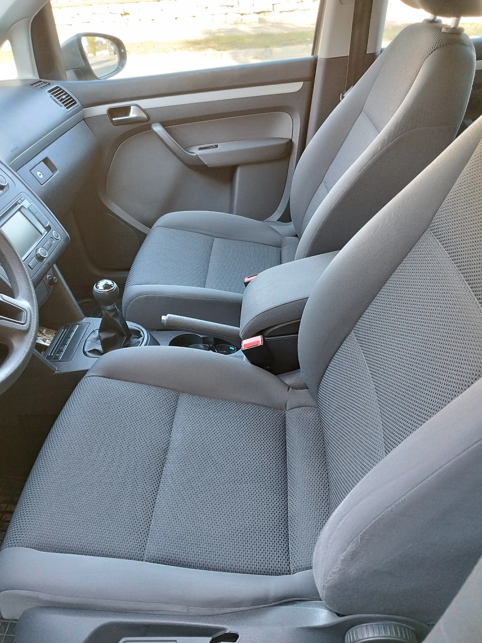 VW Touran, снимка 6 - Автомобили и джипове - 56155243