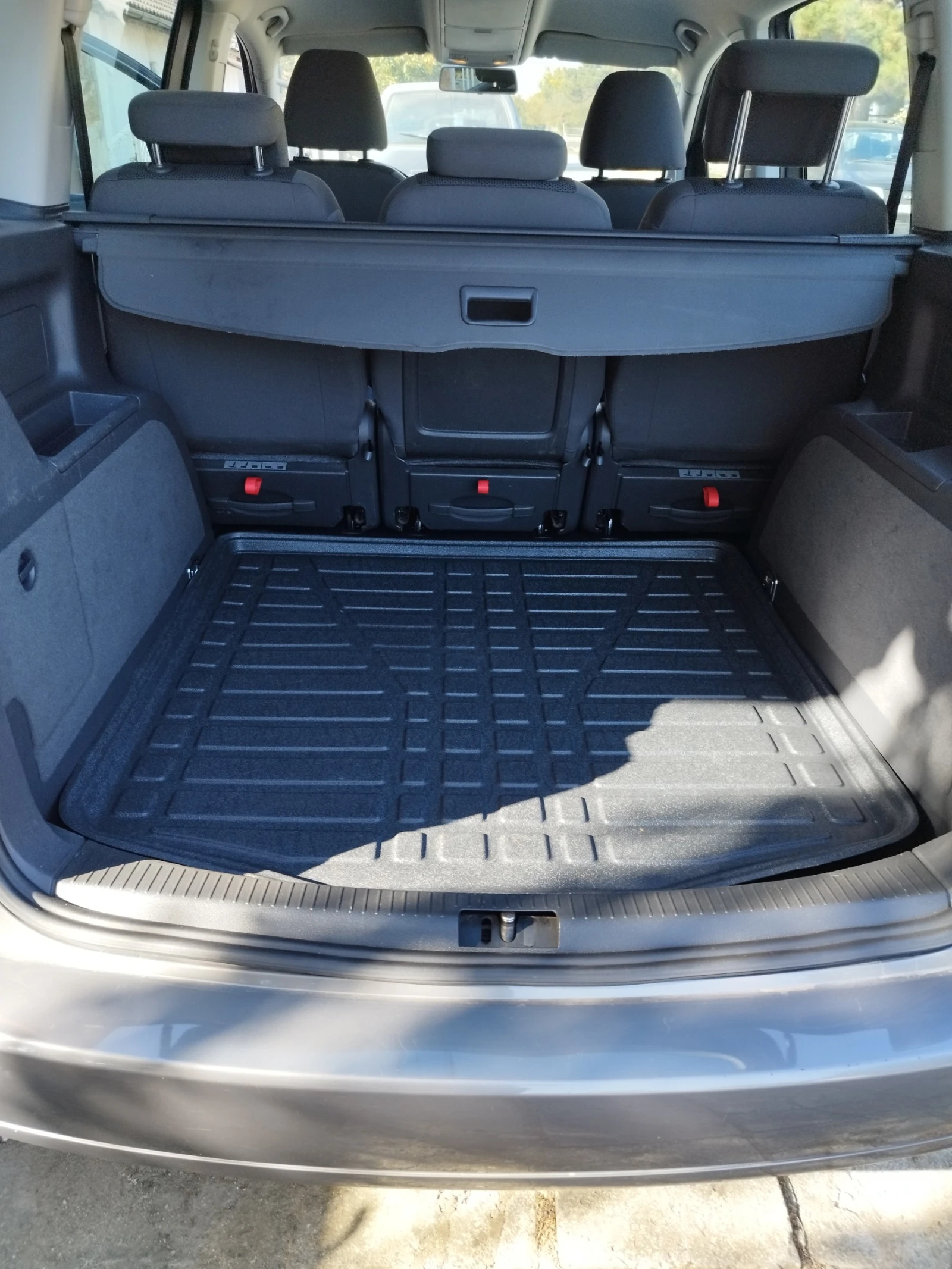 VW Touran, снимка 14 - Автомобили и джипове - 56155243