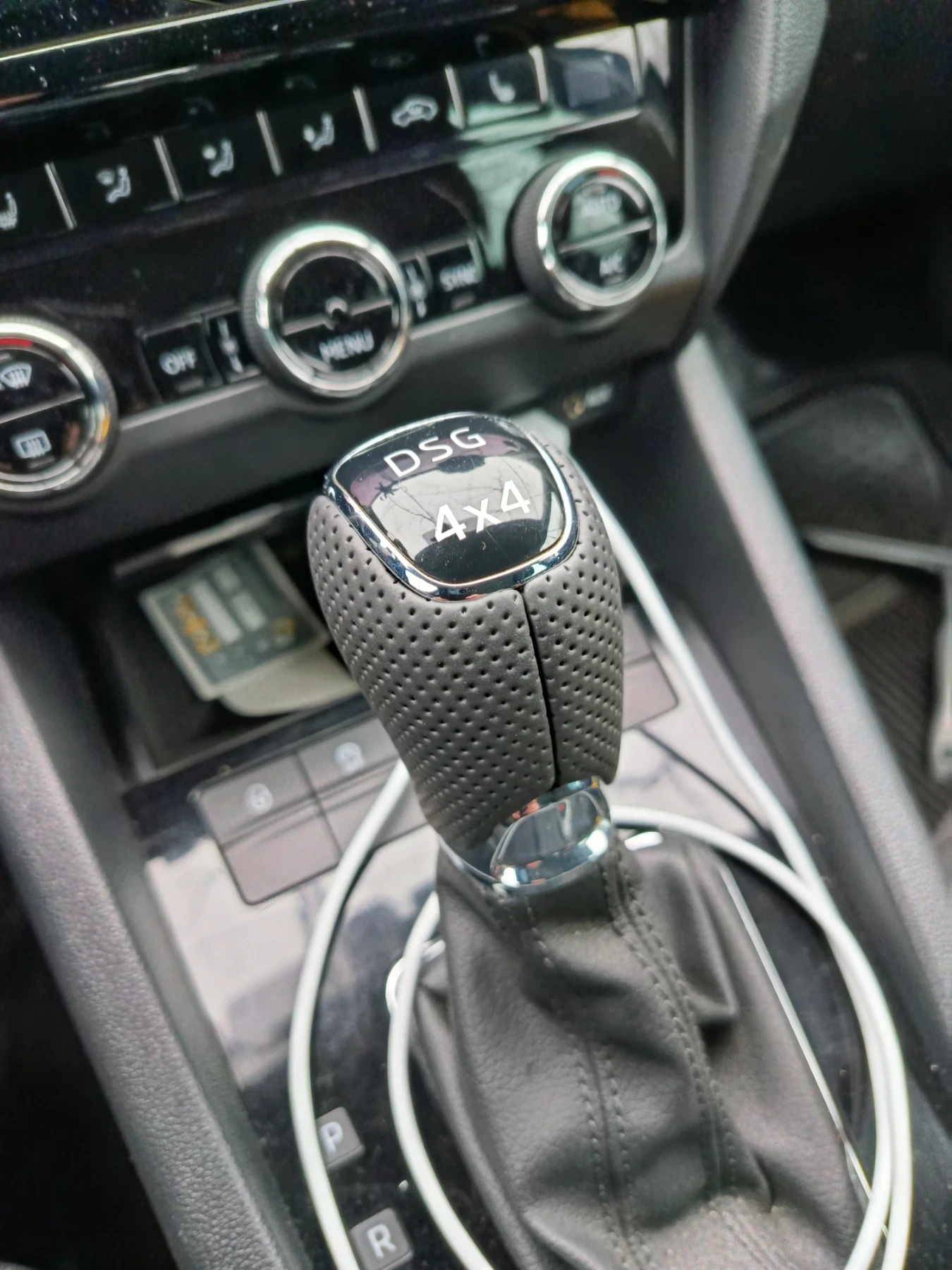 Skoda Octavia Scout 2, 0 TDI , снимка 11 - Автомобили и джипове - 56200548