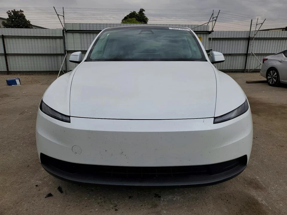 Tesla Model Y JUNIPER / AWD / LONG RANGE / ТЪРГ 09.10., снимка 5 - Автомобили и джипове - 56379903