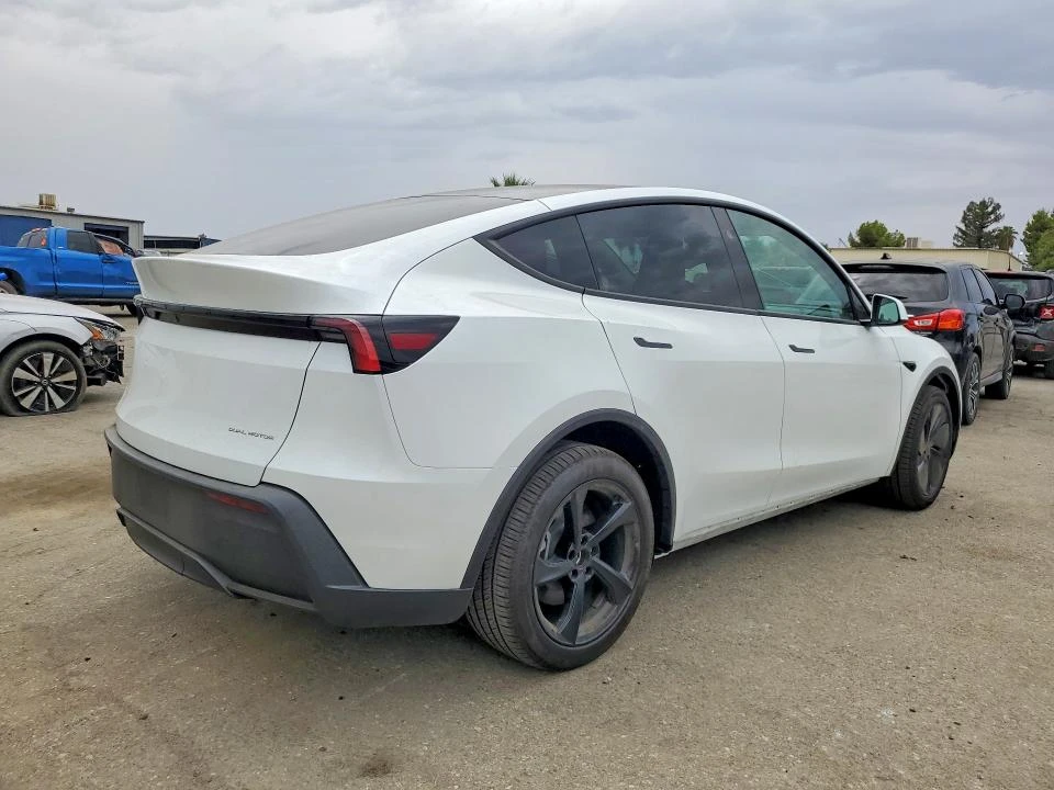 Tesla Model Y JUNIPER / AWD / LONG RANGE / ТЪРГ 09.10., снимка 3 - Автомобили и джипове - 56379903