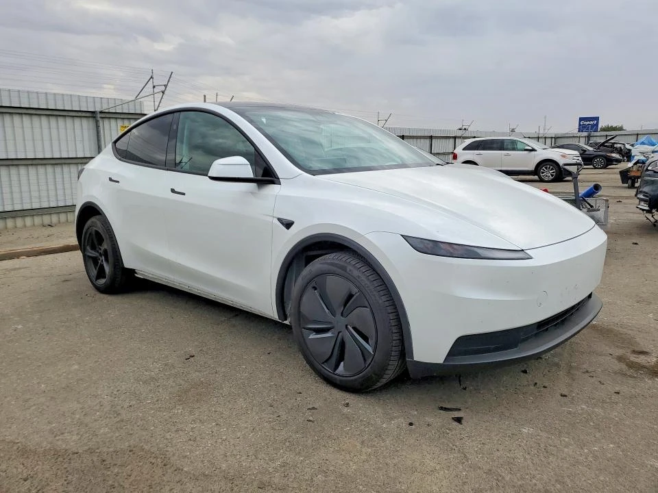 Tesla Model Y JUNIPER / AWD / LONG RANGE / ТЪРГ 09.10., снимка 4 - Автомобили и джипове - 56379903
