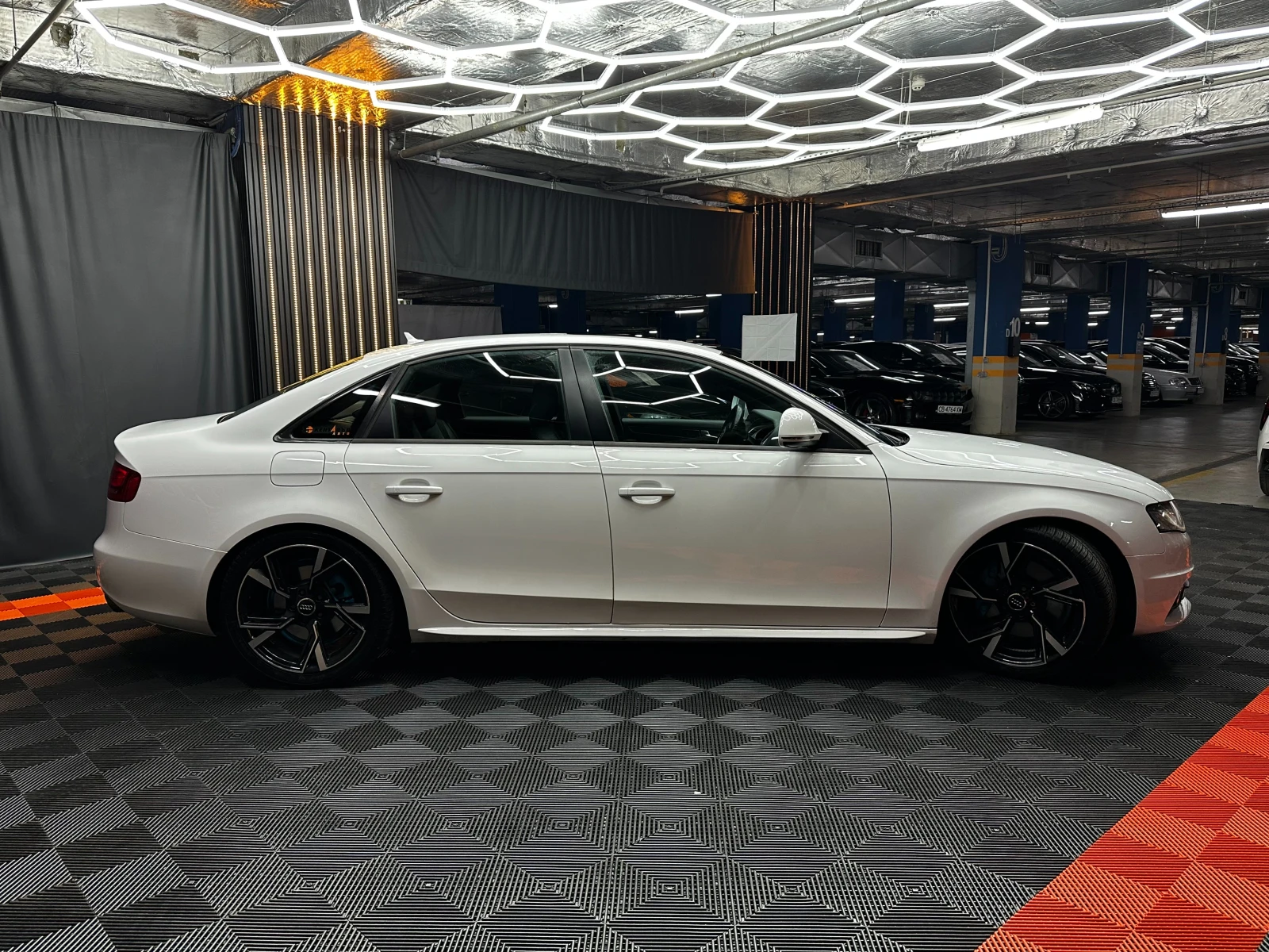 Audi A4 3.0d 239 к.с./S line/ОБСЛУЖЕН  , снимка 4 - Автомобили и джипове - 56625567