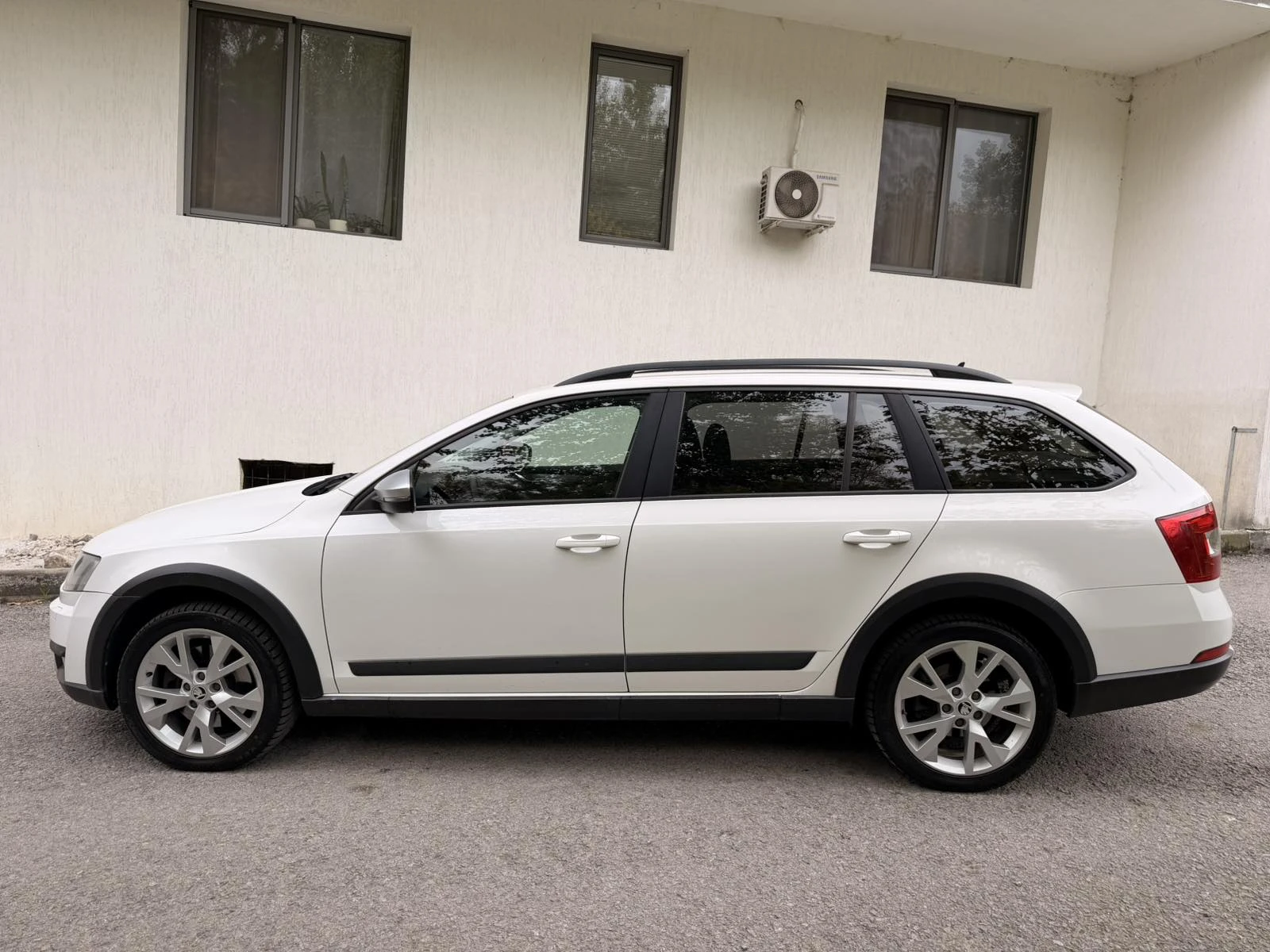 Skoda Octavia SCOUT 2.0 TDI, снимка 7 - Автомобили и джипове - 56696905