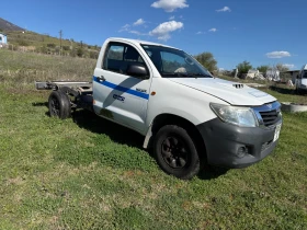Toyota Hilux На Шаси, снимка 1