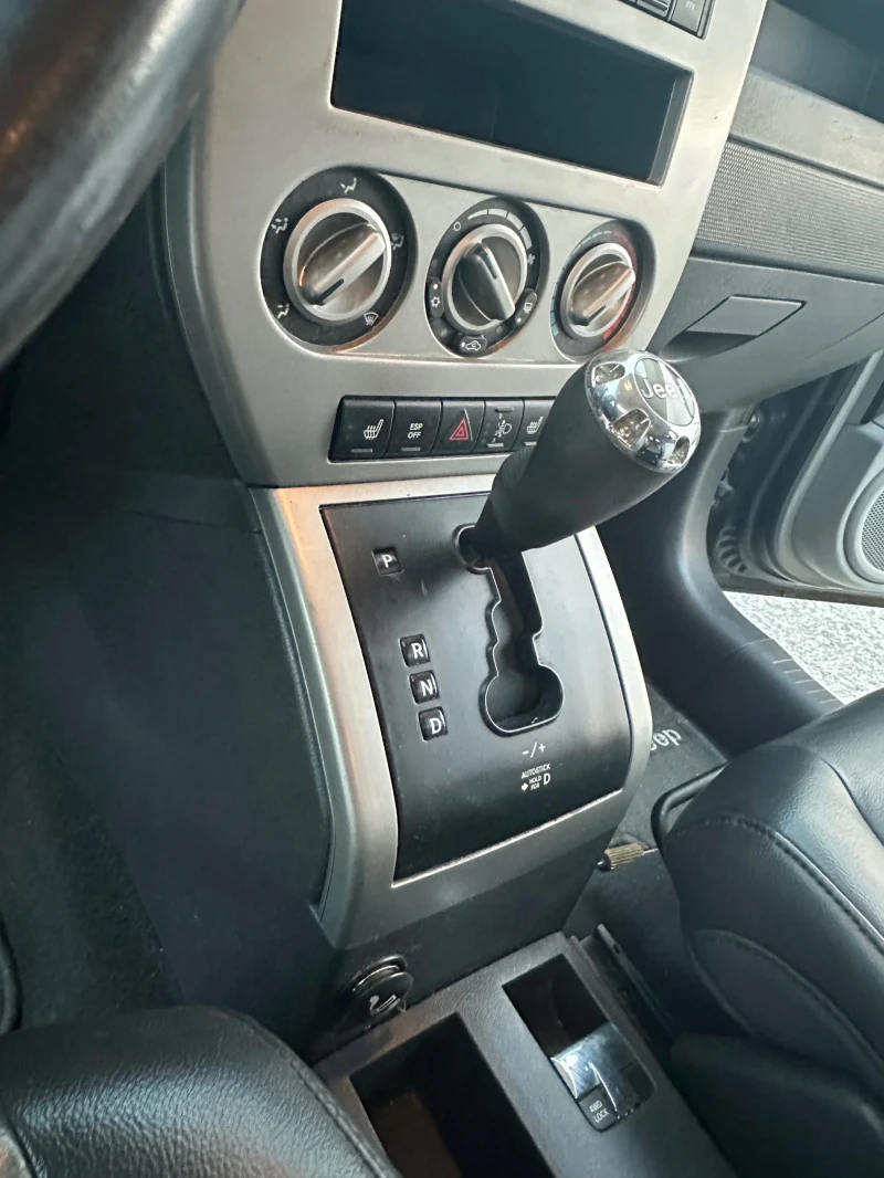 Jeep Compass 2.4i ГАЗ/4х4/АВТОМАТ/КОЖА, снимка 15 - Автомобили и джипове - 52205414