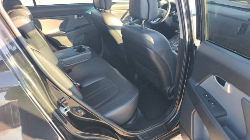 Kia Sportage 2.0CRDI 175кс НАВИГАЦИЯ КЛИМАТРОНИК ШВЕЙЦАРИЯ, снимка 10 - Автомобили и джипове - 52777565