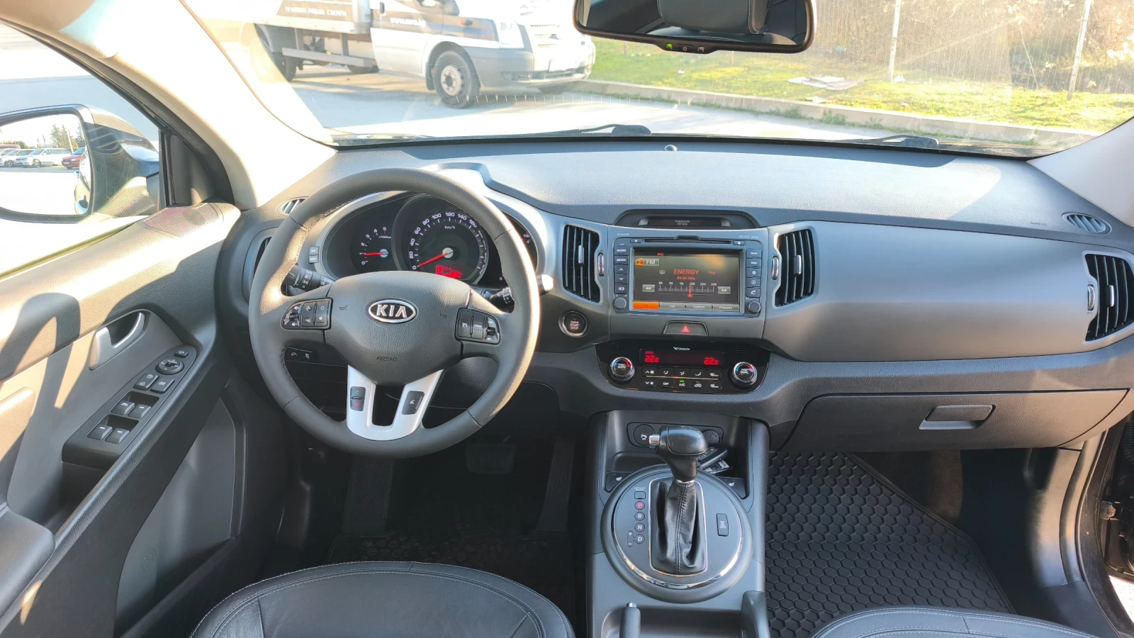 Kia Sportage 2.0CRDI 175кс НАВИГАЦИЯ КЛИМАТРОНИК ШВЕЙЦАРИЯ - изображение 9
