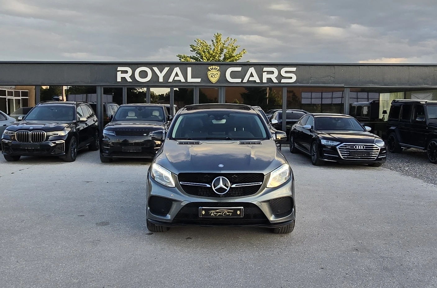 Mercedes-Benz GLE 350 * AMG 6.3 * PANO* Harman Kardon* 360* , снимка 2 - Автомобили и джипове - 54759379