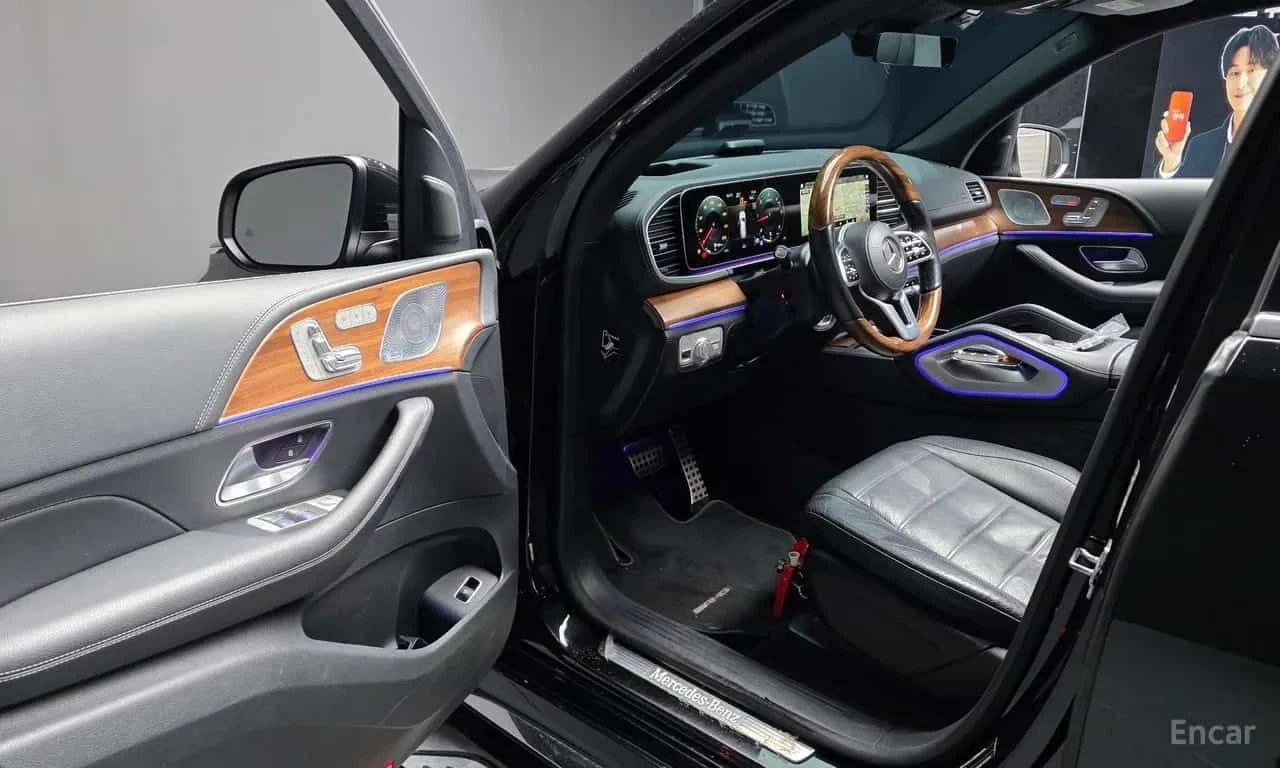Mercedes-Benz GLS 400 d 4MATIC * МАСАЖИ * ТЕЛЕВИЗОРИ, снимка 10 - Автомобили и джипове - 55570972