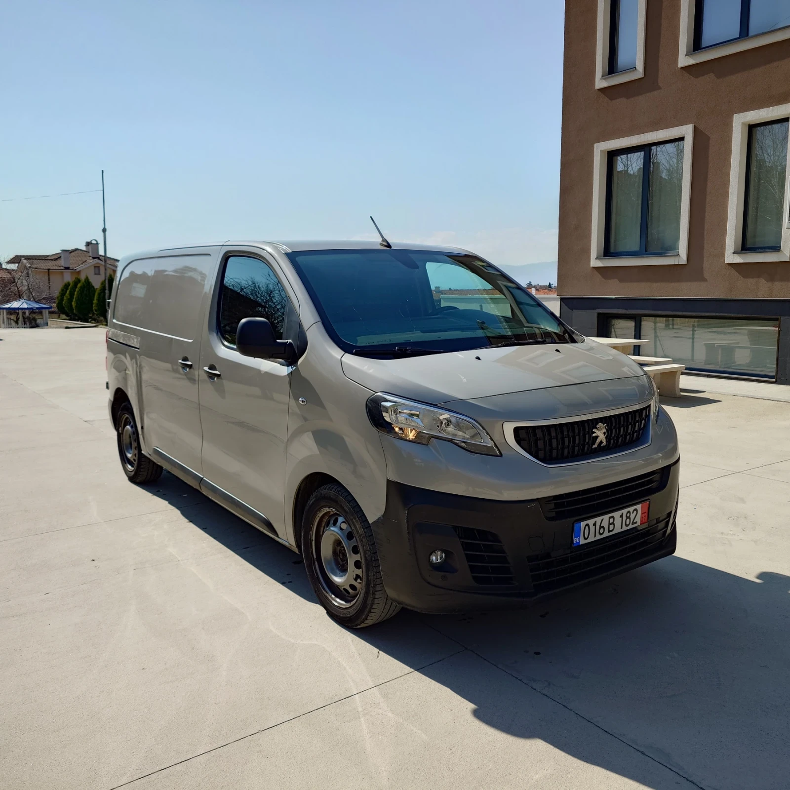 Peugeot Expert 2.0BlueHDI EAT8, снимка 4 - Бусове и автобуси - 53746180