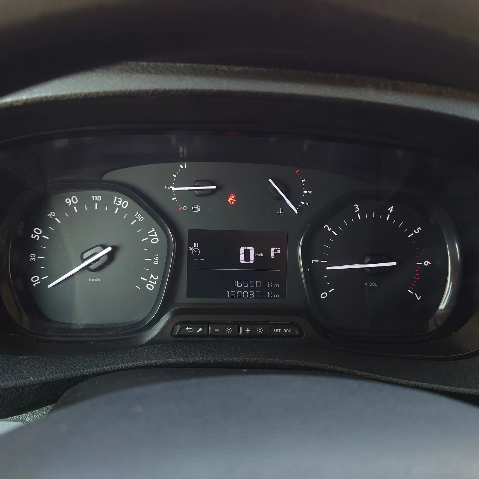 Peugeot Expert 2.0BlueHDI EAT8, снимка 9 - Бусове и автобуси - 53746180