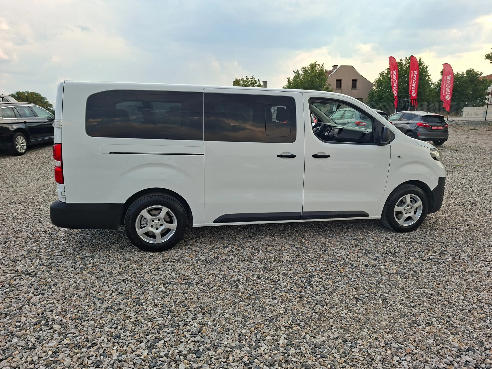 Toyota Proace 1.5D* 8+ 1м.* 6-SPEED.* 36м. х 414EUR.* , снимка 6 - Бусове и автобуси - 55706965