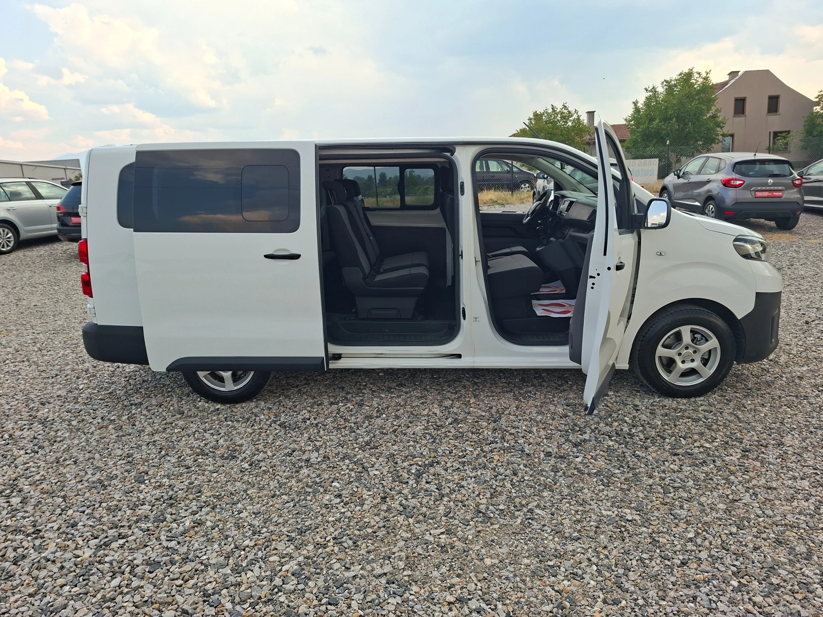Toyota Proace 1.5D* 8+ 1м.* 6-SPEED.* 36м. х 414EUR.* , снимка 7 - Бусове и автобуси - 55706965