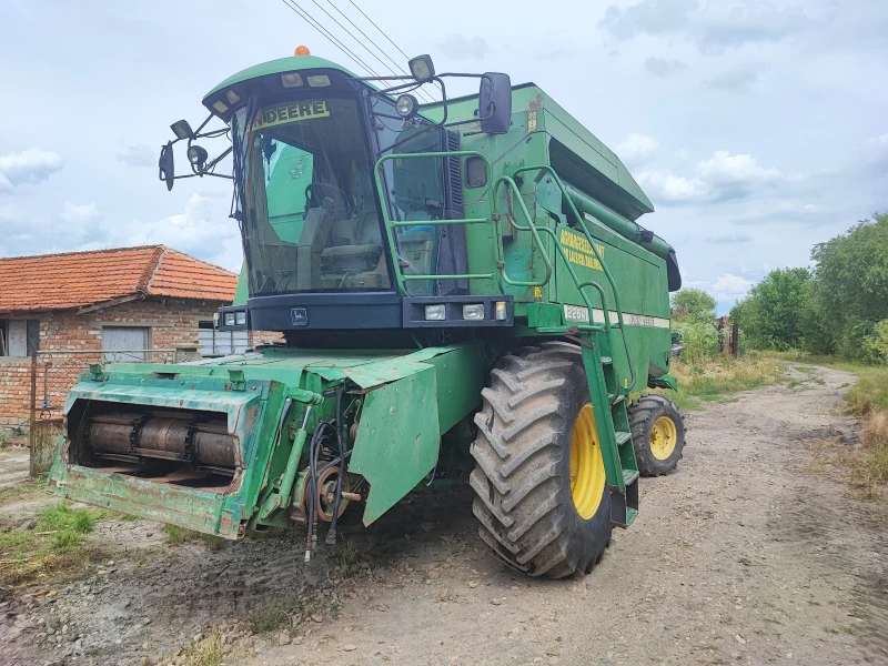 Комбайн John Deere 2264, снимка 1 - Селскостопанска техника - 47227047