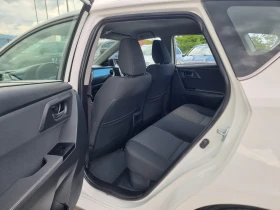 Toyota Auris 1.8 HYBRID, снимка 11