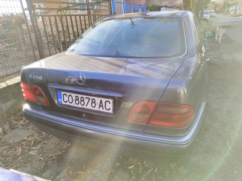 Mercedes-Benz E 250, снимка 5 - Автомобили и джипове - 49534911