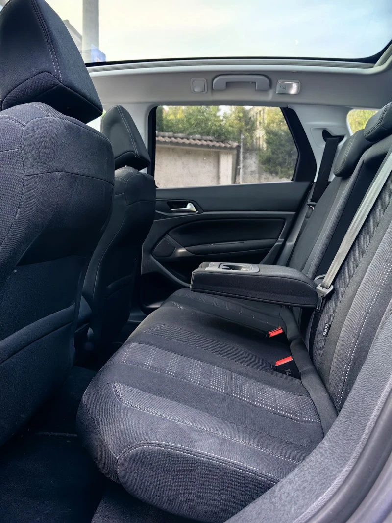 Peugeot 308 1.2 PureTech PANO LED, снимка 14 - Автомобили и джипове - 52253831