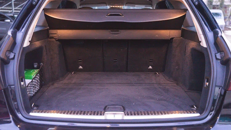 Mercedes-Benz C 220 2.2 AMG line, снимка 9 - Автомобили и джипове - 52800254