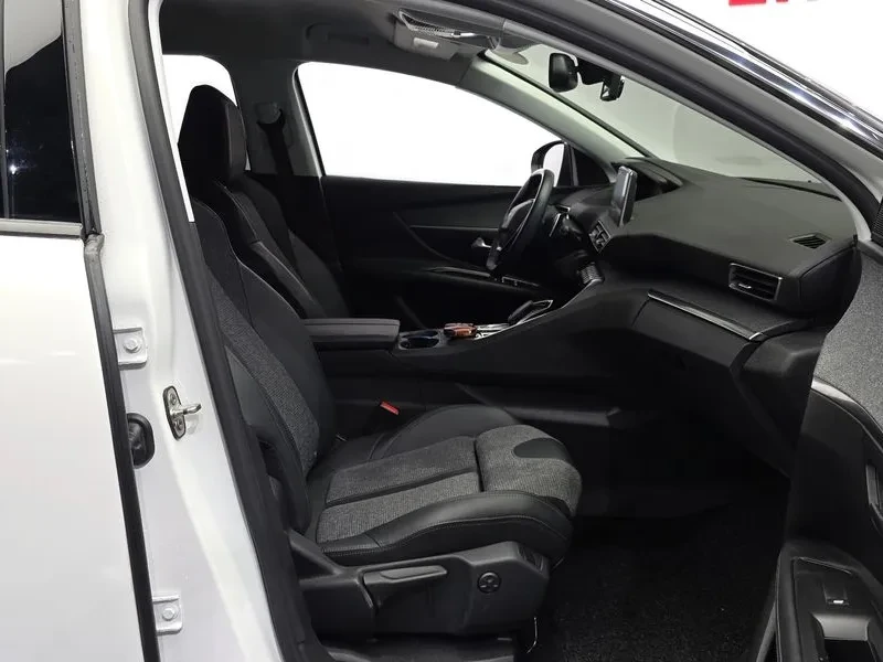 Peugeot 3008 1.5 BlueHDI Allure - САМО 30% АВАНС, снимка 12 - Автомобили и джипове - 55987588