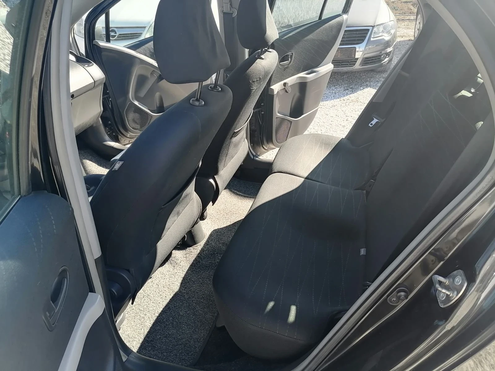 Toyota Yaris 1.3 - изображение 5