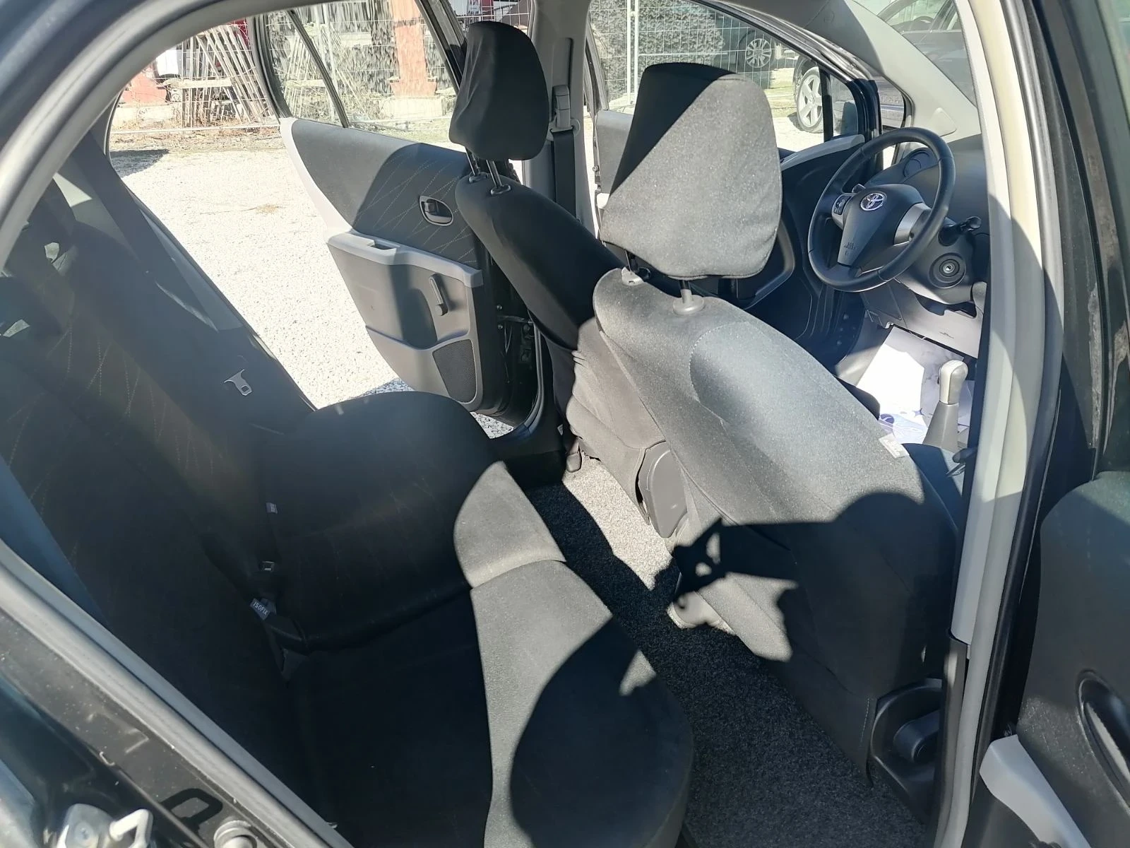 Toyota Yaris 1.3 - изображение 4