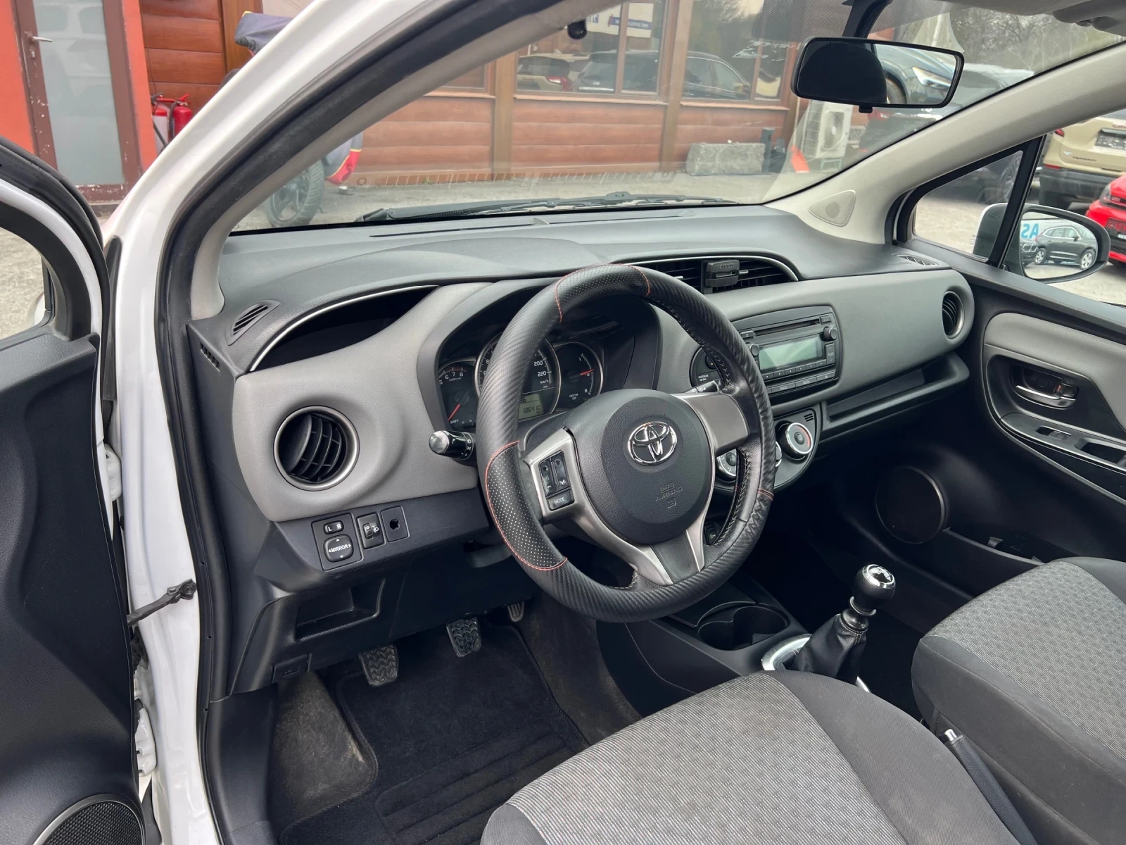 Toyota Yaris 1.33 i Facelift , снимка 13 - Автомобили и джипове - 54003999