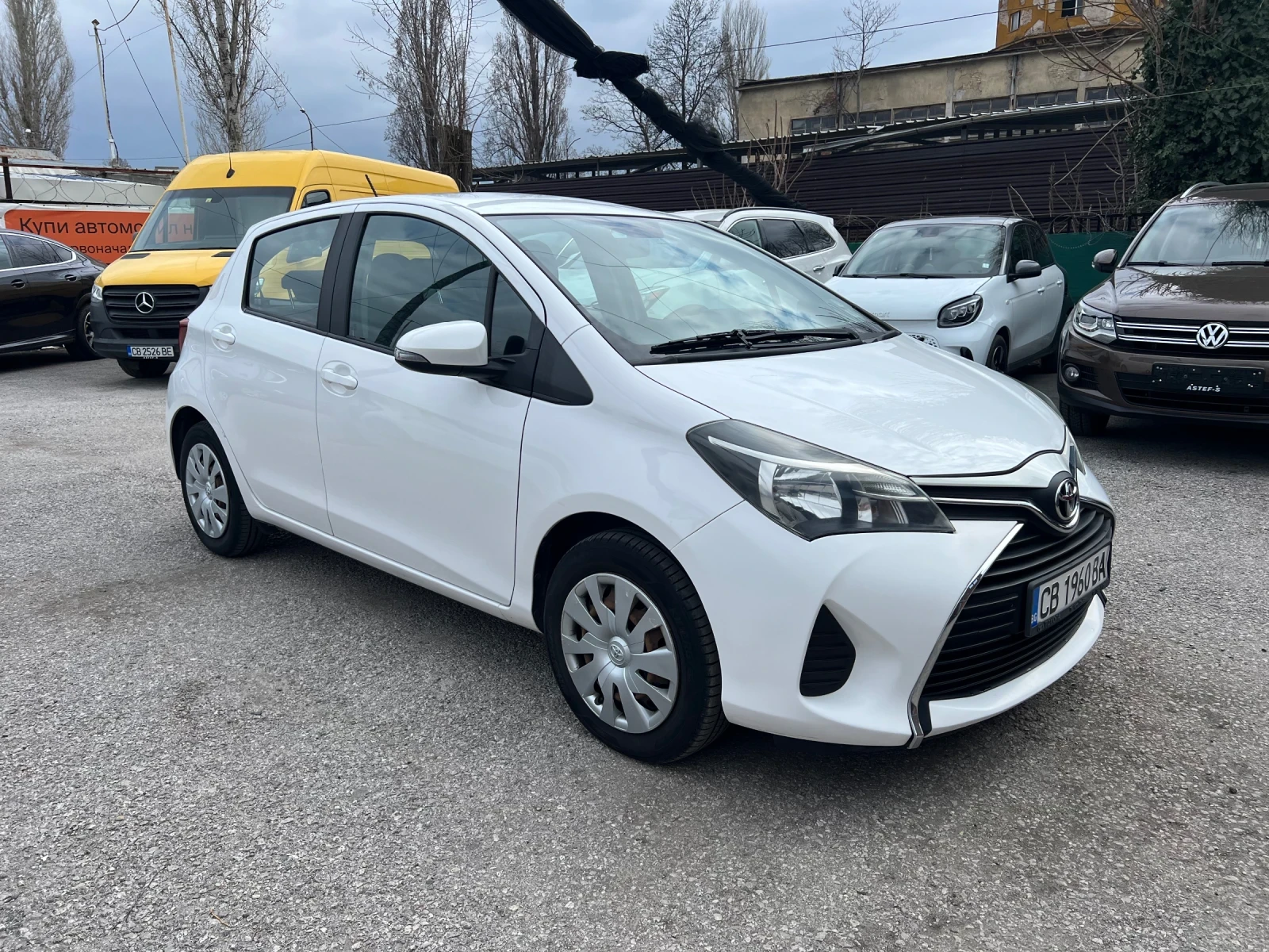 Toyota Yaris 1.33 i Facelift , снимка 3 - Автомобили и джипове - 54003999