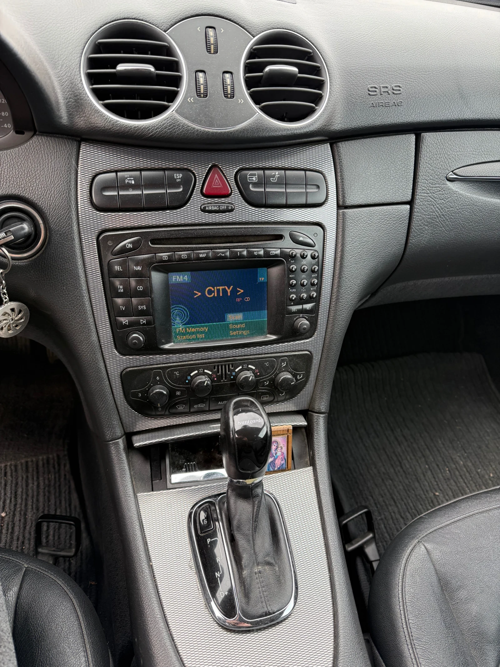 Mercedes-Benz CLK 270 CDI, снимка 11 - Автомобили и джипове - 54049851