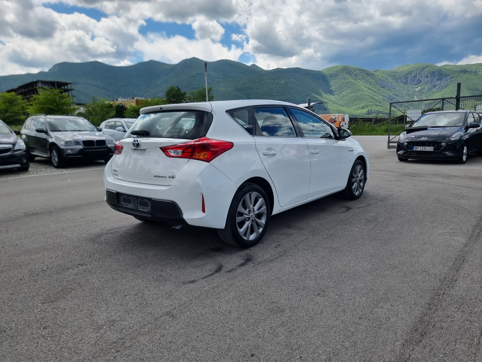 Toyota Auris 1.8 HYBRID, снимка 7 - Автомобили и джипове - 54565830