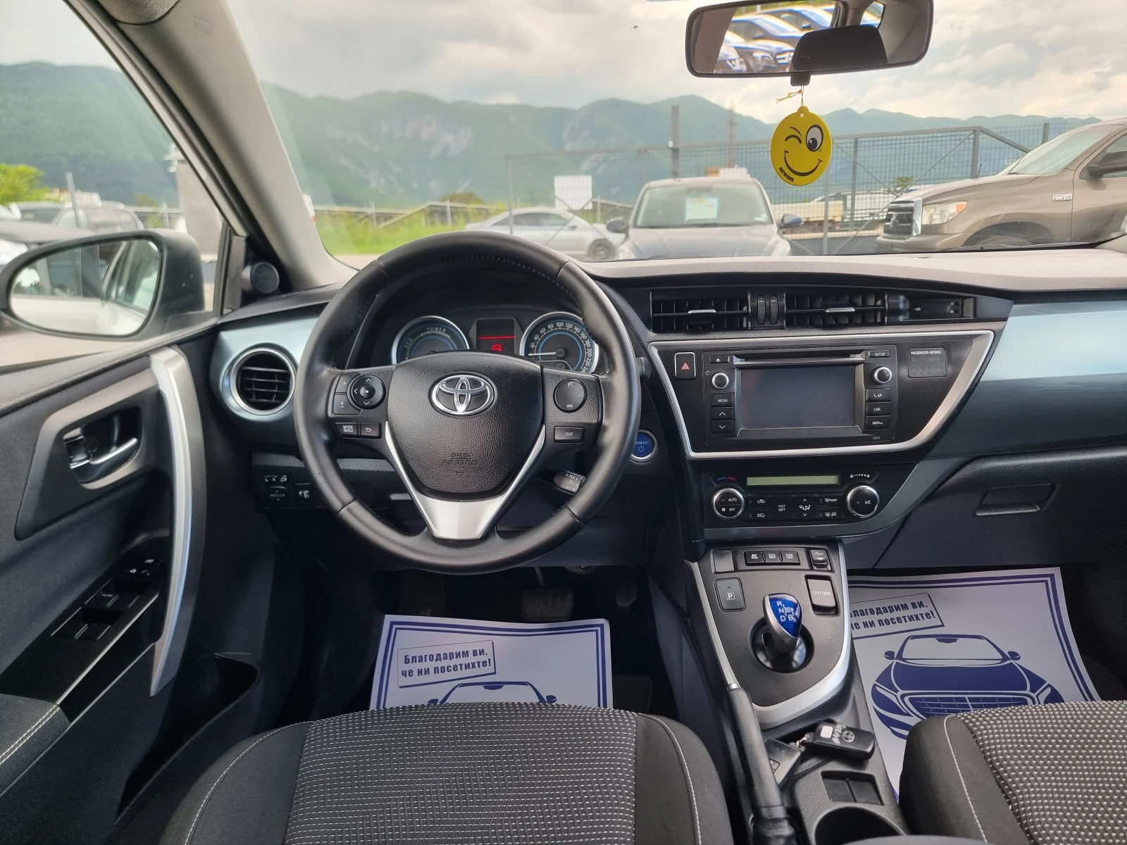 Toyota Auris 1.8 HYBRID, снимка 12 - Автомобили и джипове - 54565830