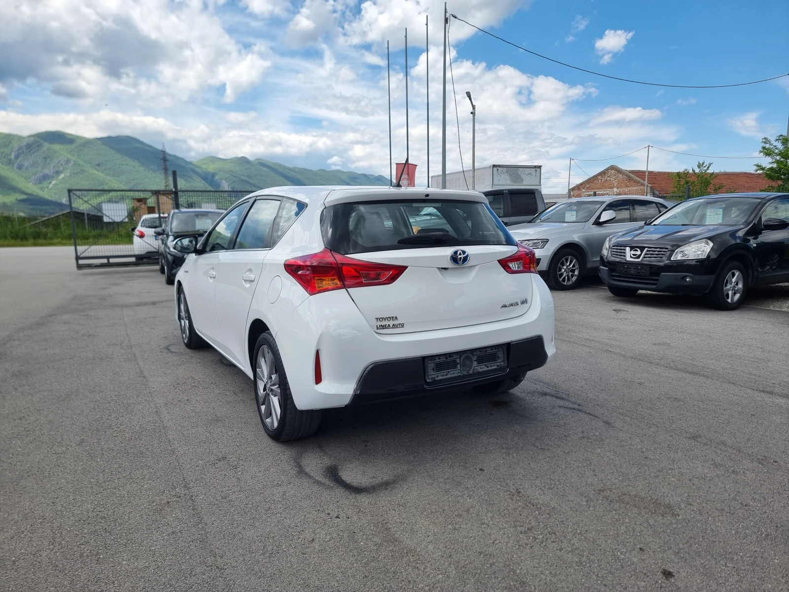 Toyota Auris 1.8 HYBRID, снимка 5 - Автомобили и джипове - 54565830