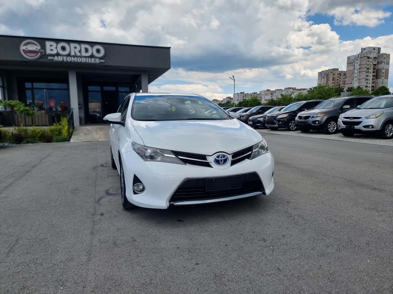 Toyota Auris 1.8 HYBRID, снимка 9 - Автомобили и джипове - 54565830